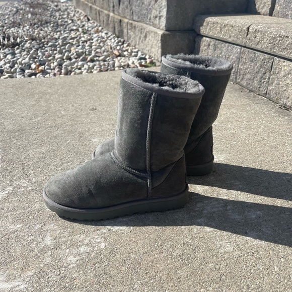 Ugg Classic Short II boots in grey , WORN TWICE - Picture 2 of 9